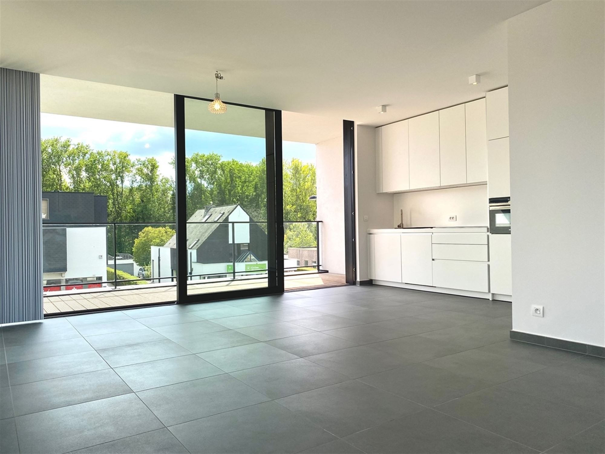 Instapklaar APPARTEMENT (1ste verdieping) met 2 slaapkamers, ruime terrassen (2), garage  & autostaanplaats  foto 4