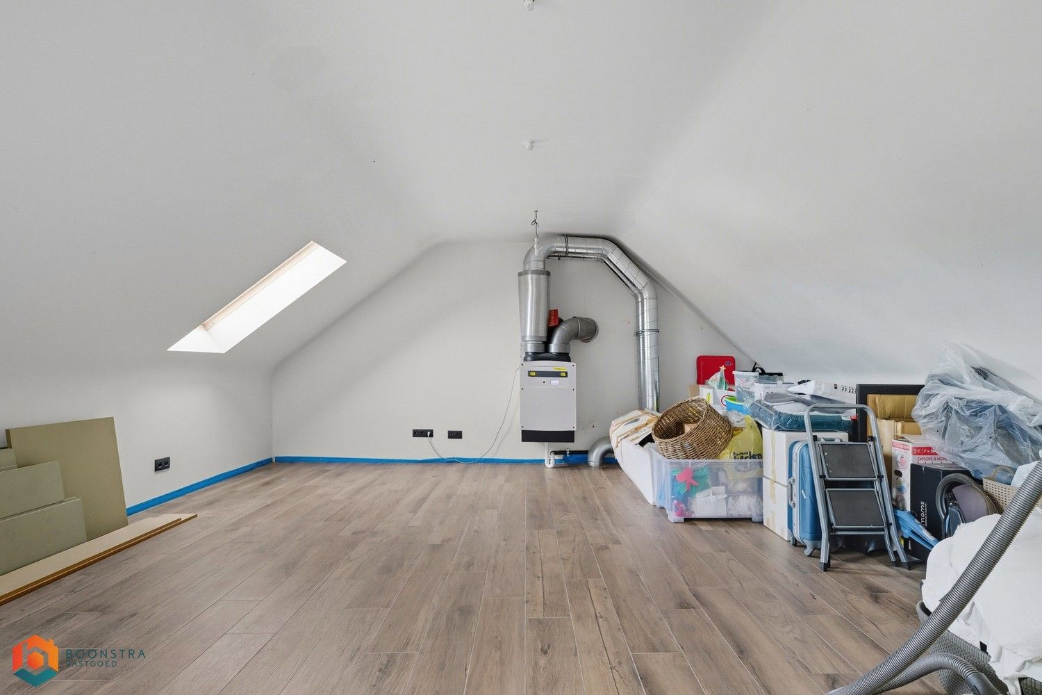 Recente en energiezuinige woning met mooie tuin en zwembad foto 15