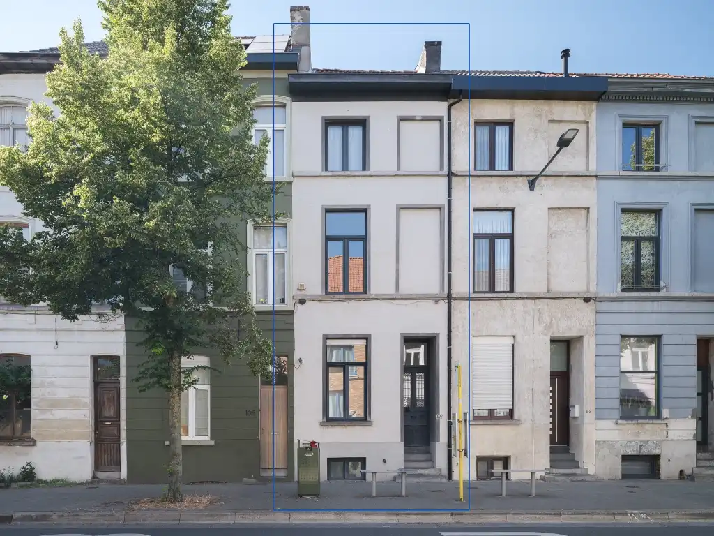 Karaktervolle burgerwoning die baadt in natuurlijk licht, met drie slaapkamers en een aangename buitenruimte op enkele stappen van het historische centrum. foto 20