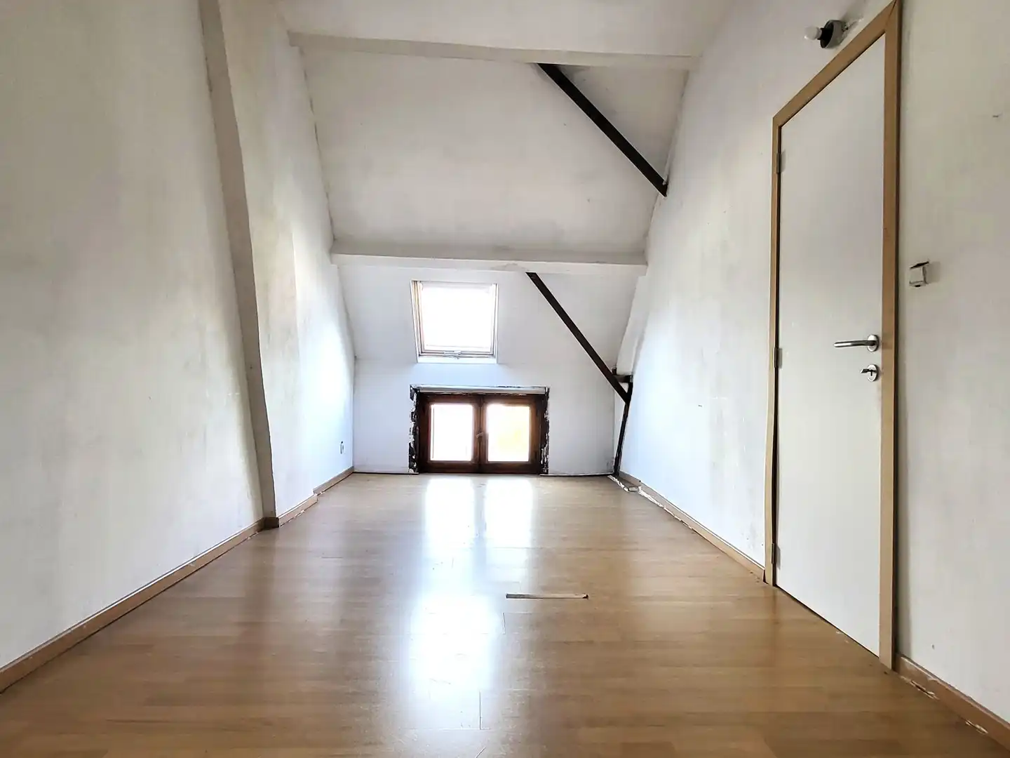 Halfopen bebouwing met 3 slaapkamers en zonnig tuintje in rustige dorpskern. foto 17