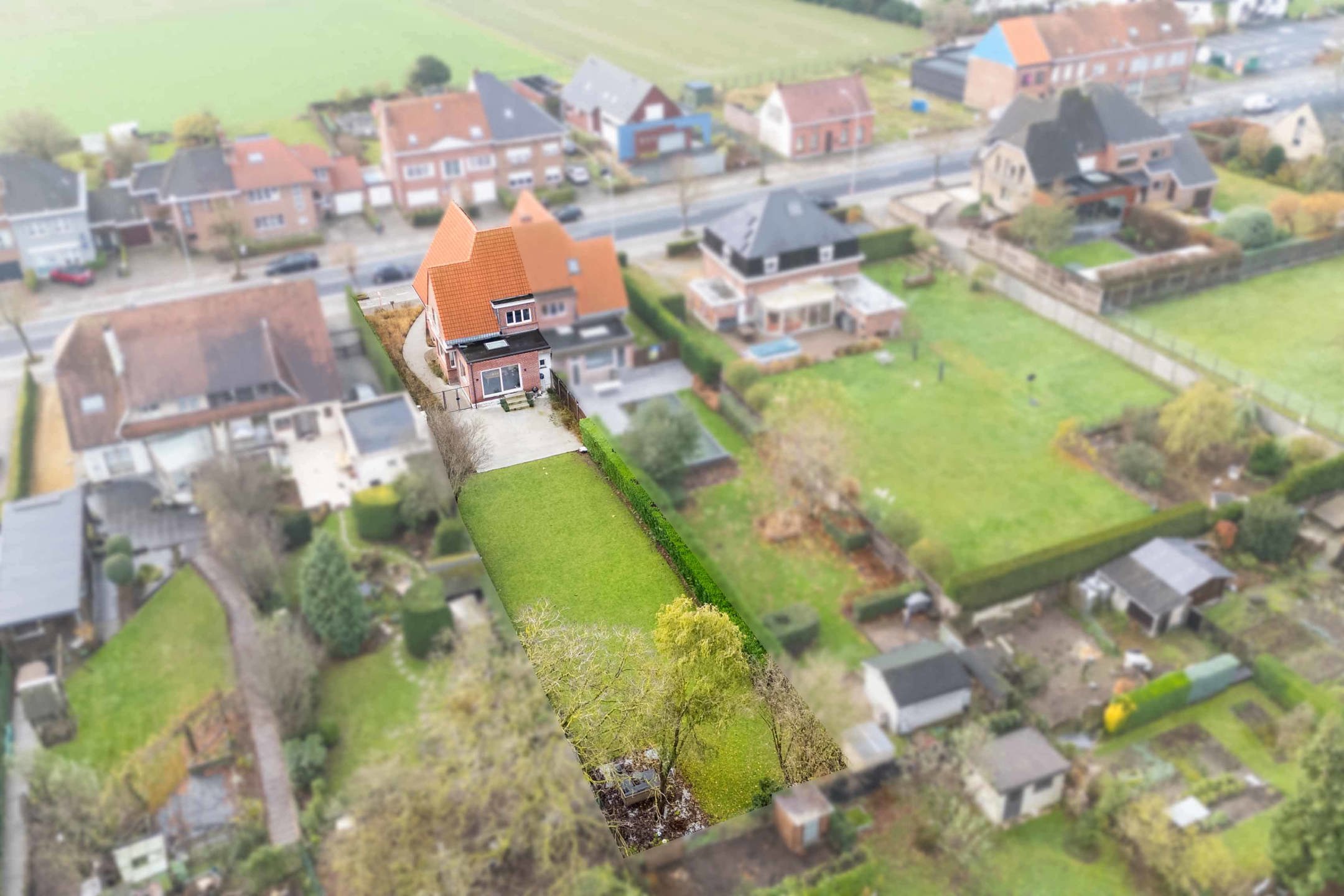 Kwalitatief gerenoveerde driegevelwoning met tuin foto 3