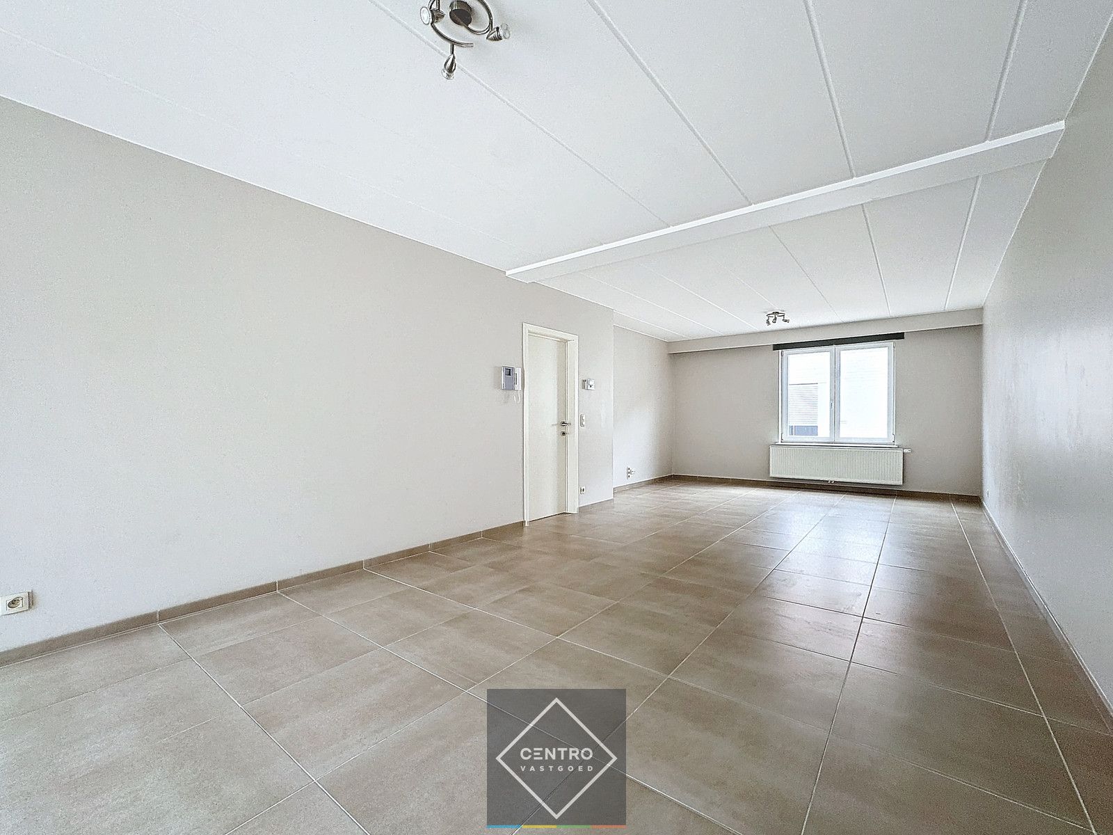 Ruime ENERGIEZUINIGE woning met 2 slpks én met DUBBELE garage! foto 3