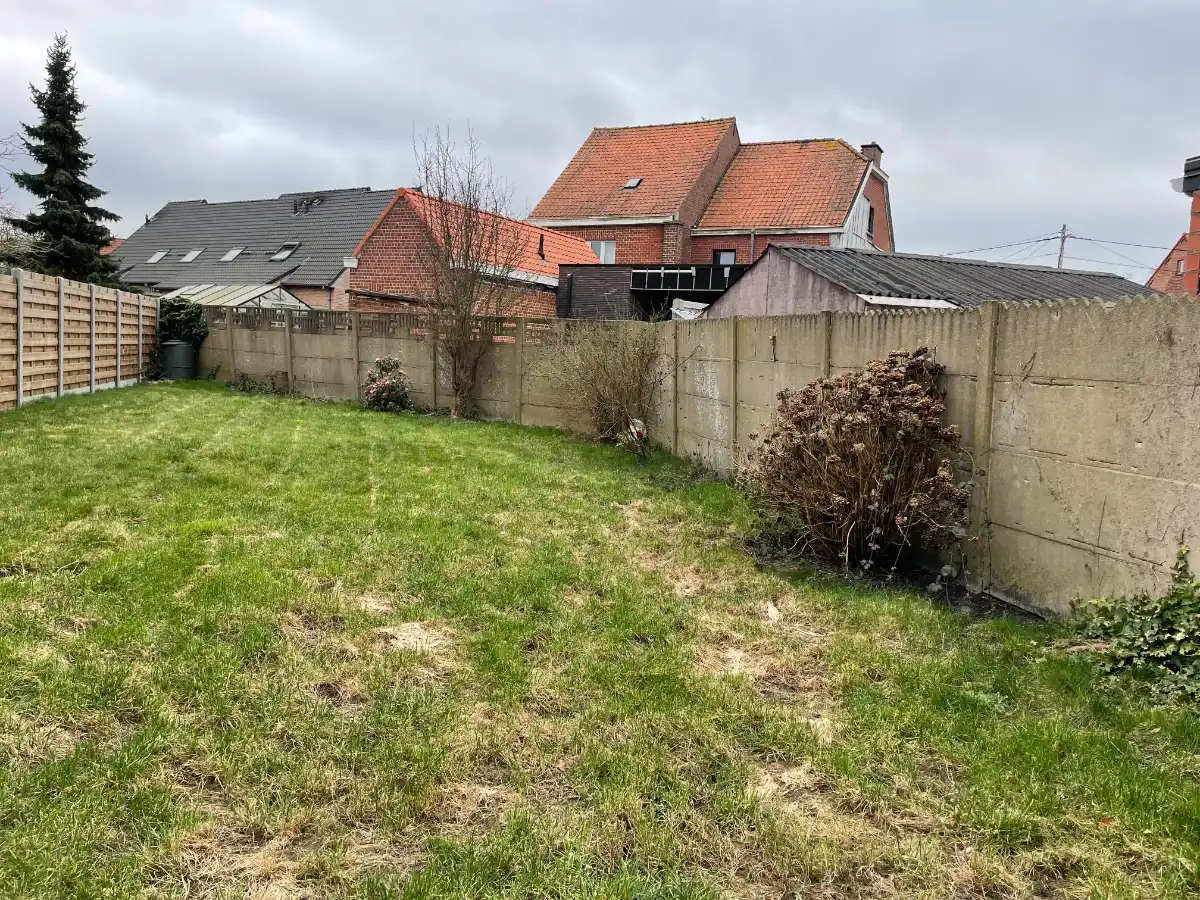 EENGEZINSWONING met tuin & garage foto 3