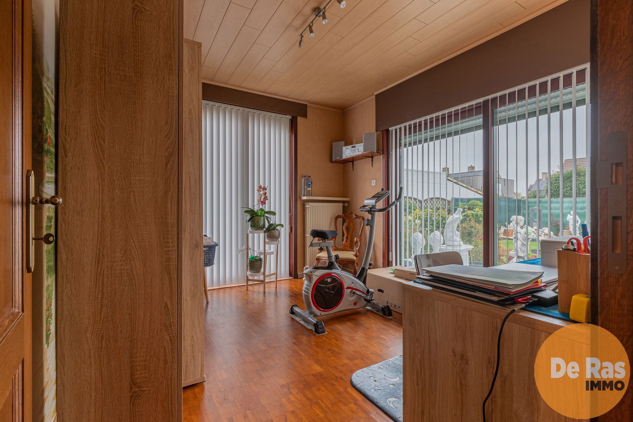 HILLEGEM - Mooie bungalow in rustige woonwijk op toplocatie foto 10