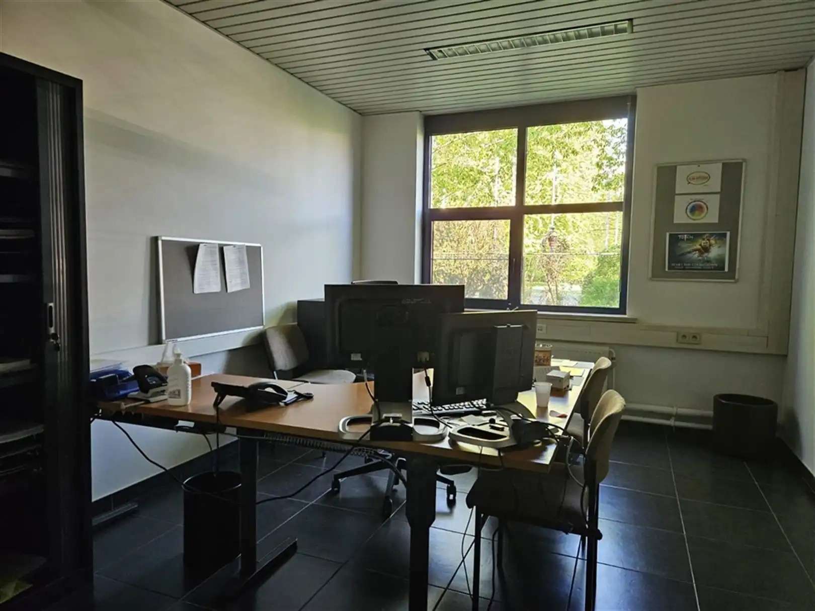 Magazijn met laad- en loskades en kantoren nabij R4 foto 26