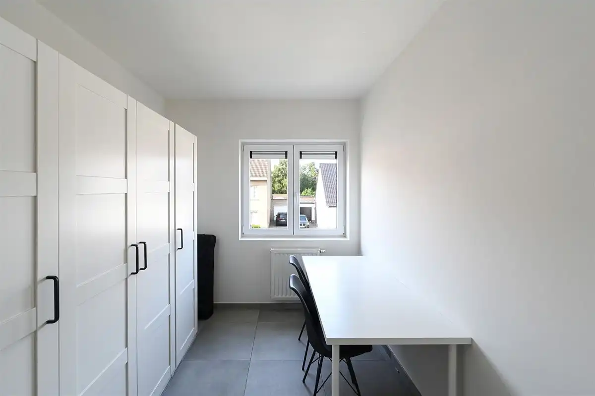 Appartement met 2 slaapkamers, groot terras en garage foto 8