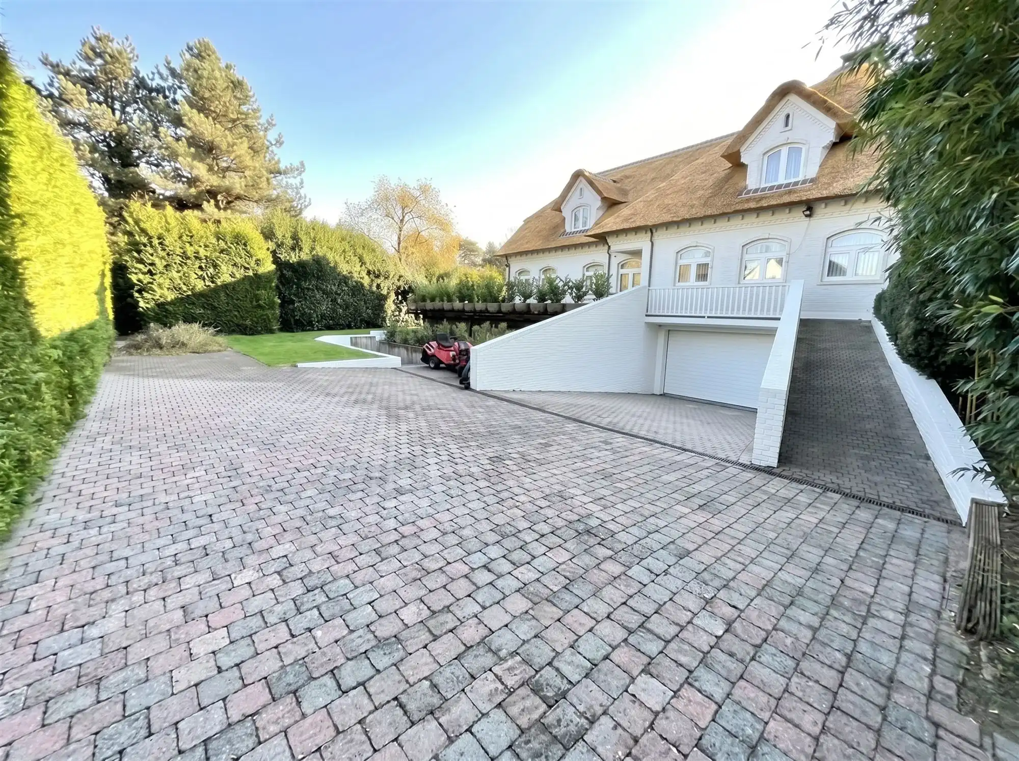Prachtige villa met 9 slaapkamers en buitenzwembad foto 6