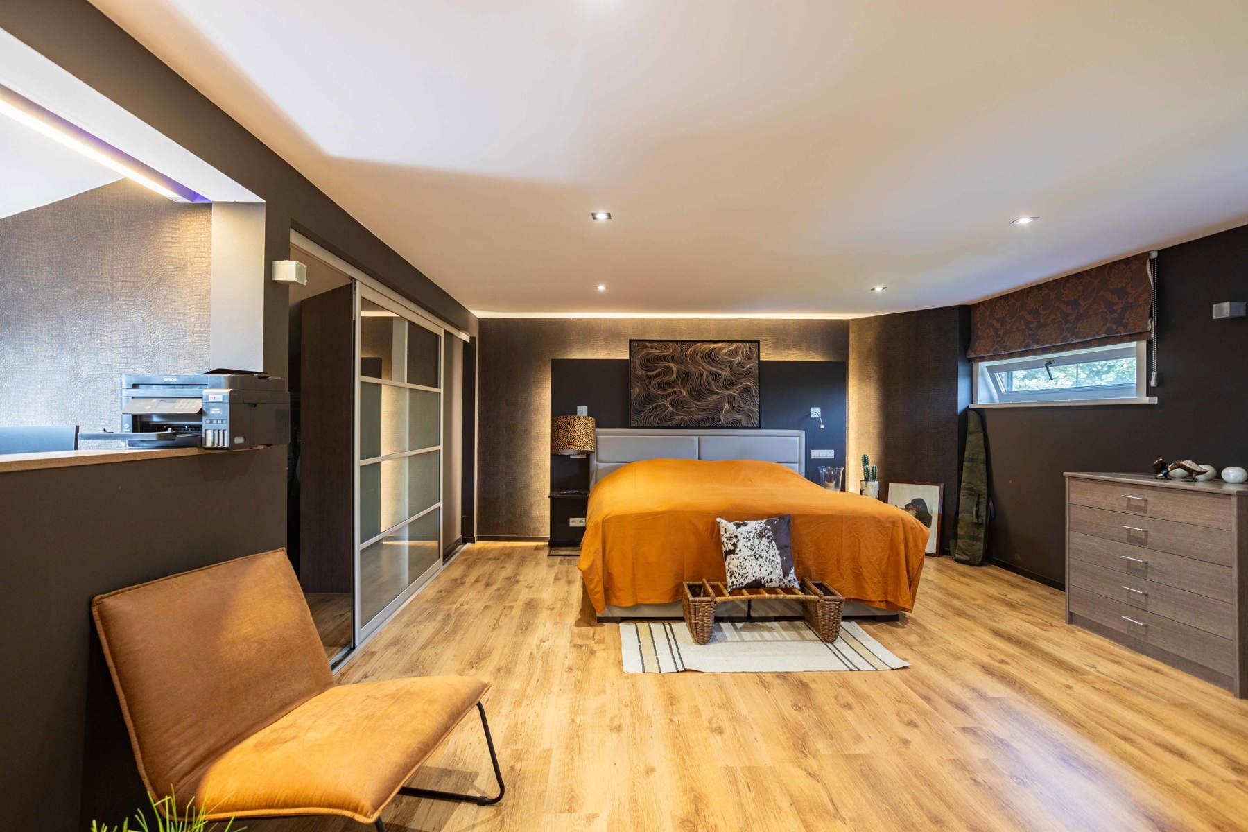 Prachtig gerenoveerde woning met luxe faciliteiten foto 17