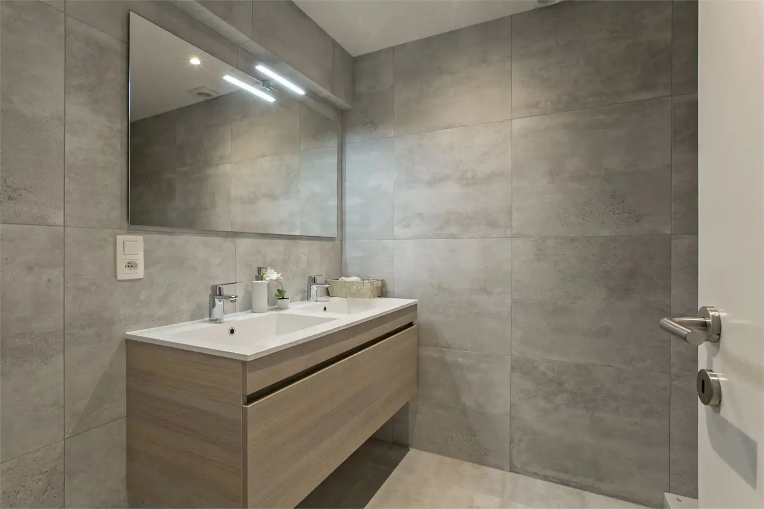 Recent vernieuwd appartement met 2 slk foto 11