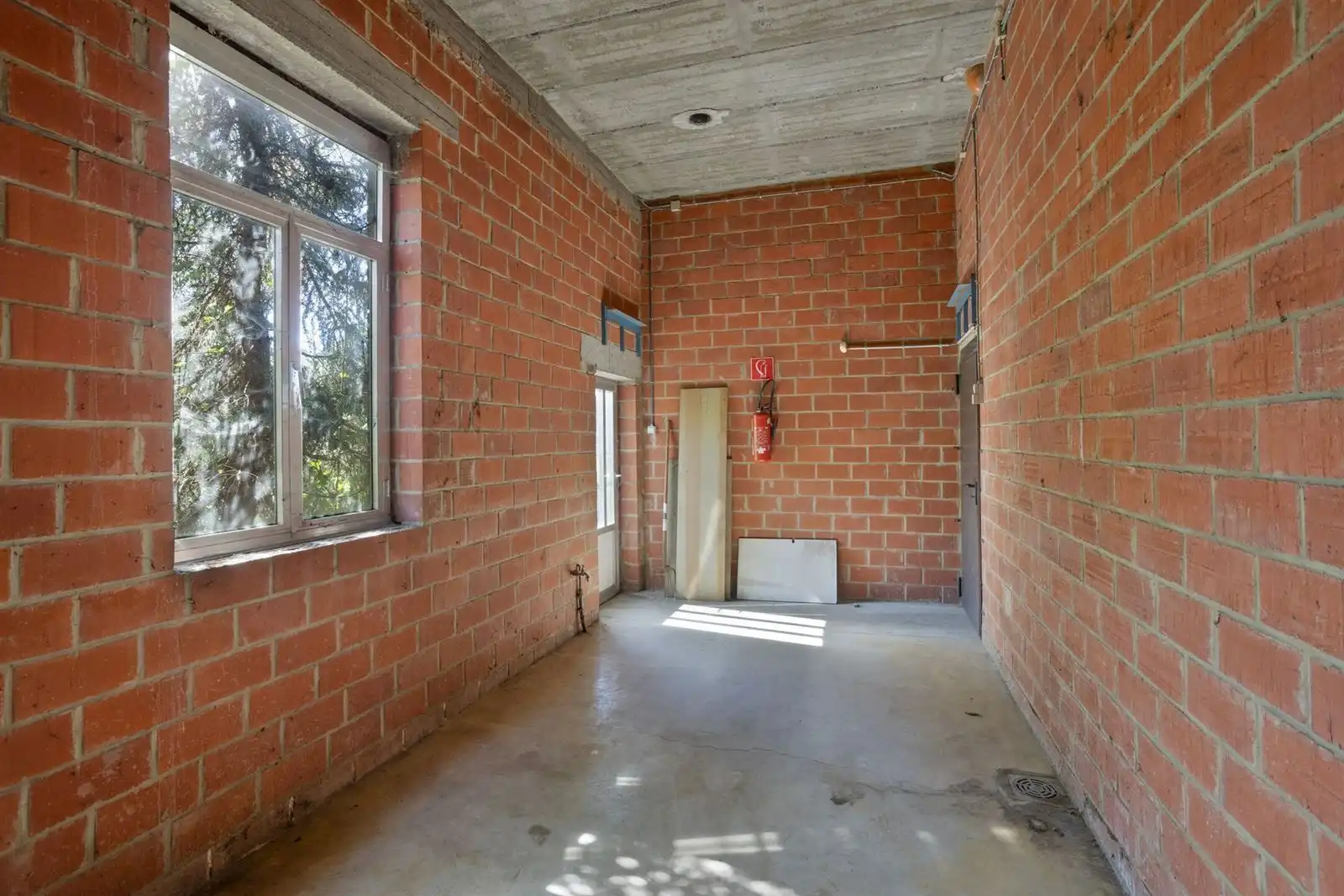 Woning met grote atelier(+/-205m²) te centrum Dworp foto 33