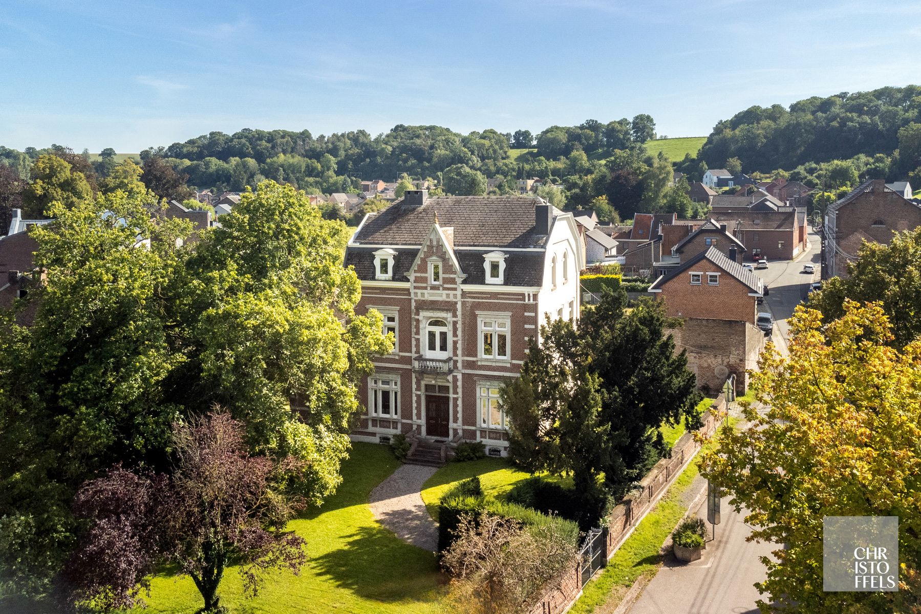 Herenhuis (535m²) met 6 slaapkamers op 19km van Maastricht! foto 6