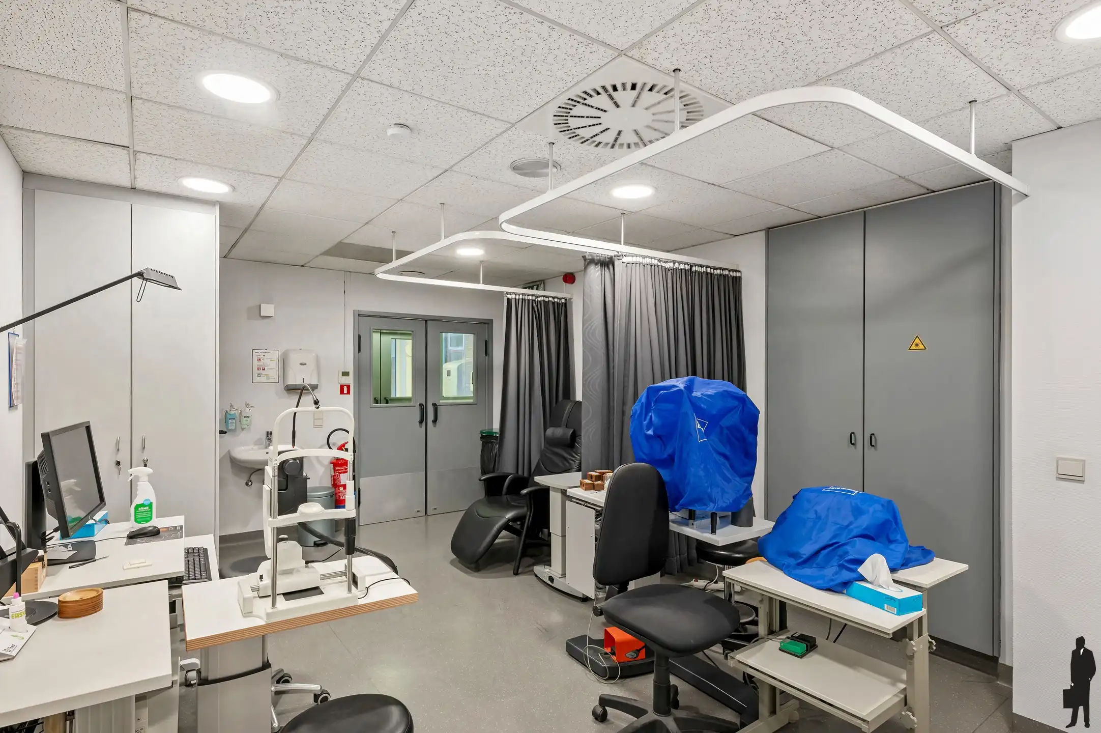 Goed onderhouden dokterspraktijk met 3 studio’s en 14 staanplaatsen foto 8