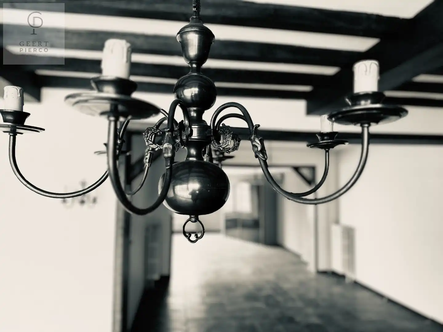 Ruim handelspand met ruim appartement foto 9