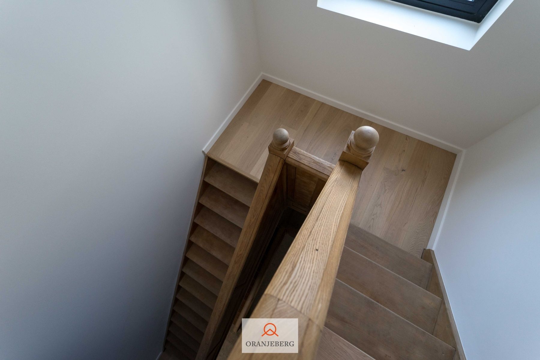 Lichtrijk en gerenoveerd 2 slpk appartement met terras foto 24