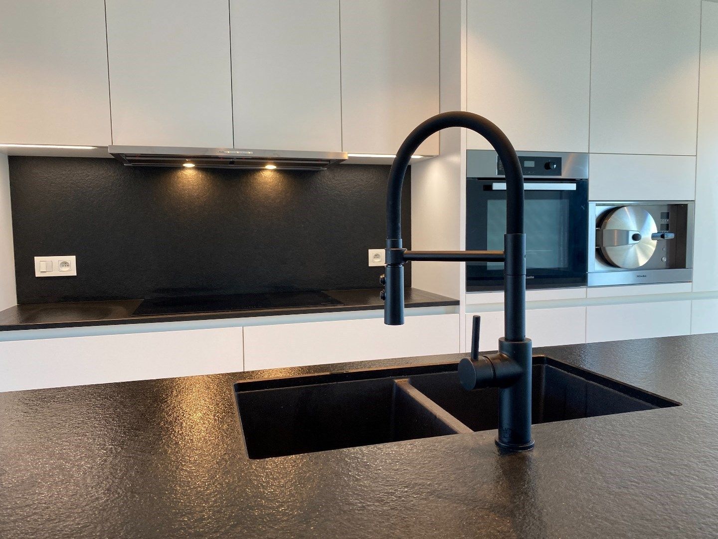 Modern 3-slaapkamer penthouse TE KOOP in centrum Waregem. foto 4