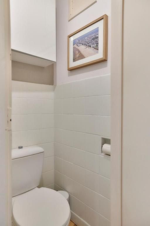 INSTAPKLARE STUDIO MET SCHITTEREND ZICHT OP ZEE  foto 21