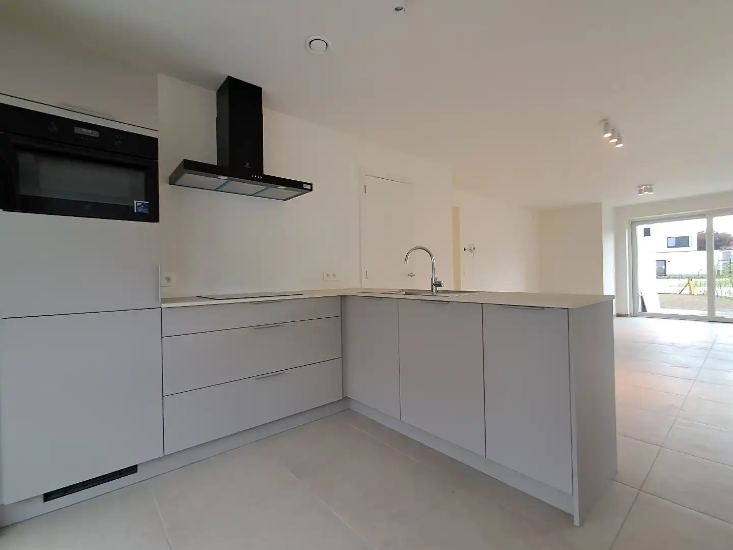 Gelijkvloers appartement met tuin te Sijsele! foto 6