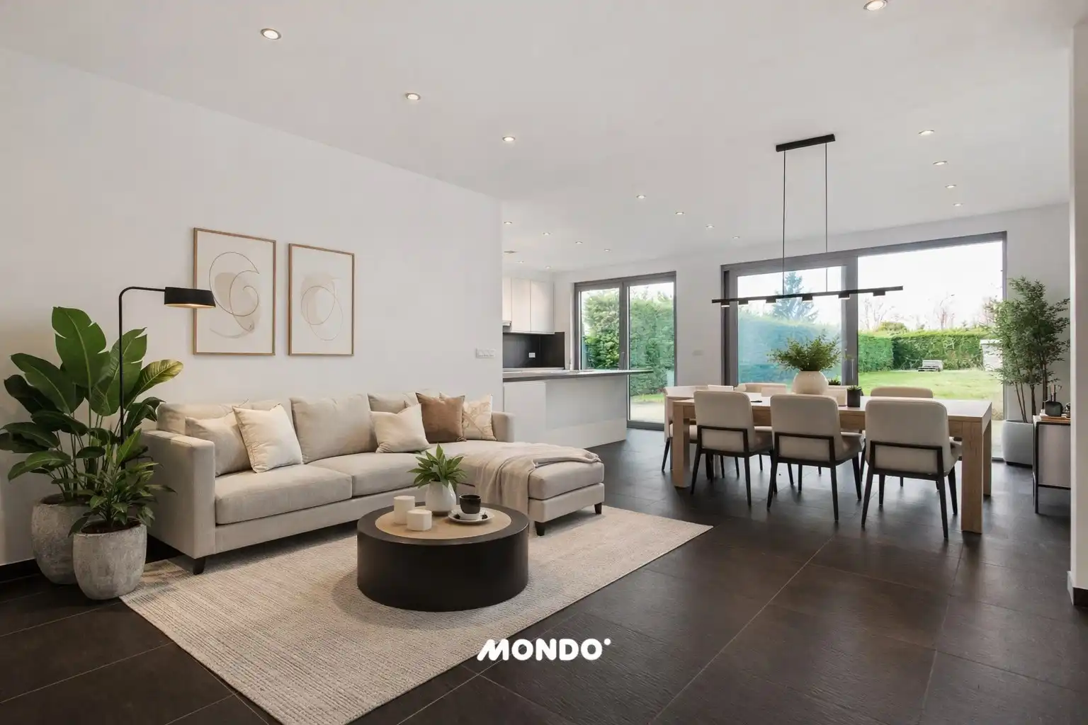 Instapklaar appartement met ruime tuin en 3 slaapkamers + Autostaanplaats!  foto {{pictureIndex}}