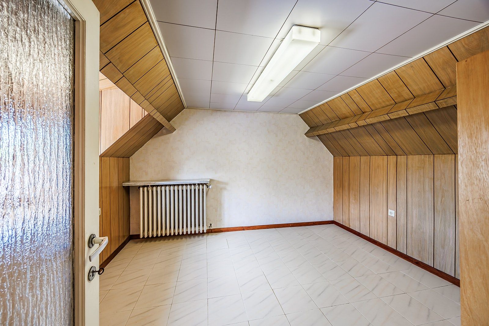 Ruime gezinswoning met 5 slpk en garage foto 16
