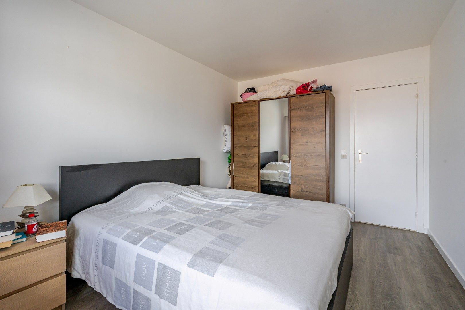 Instapklaar appartement te koop in Oostende met EPC-label B. 93 m², 2 badkamers, terras, streepje zeezicht en onderhoudsvriendelijke vinyl-laminaatvloer. foto 14