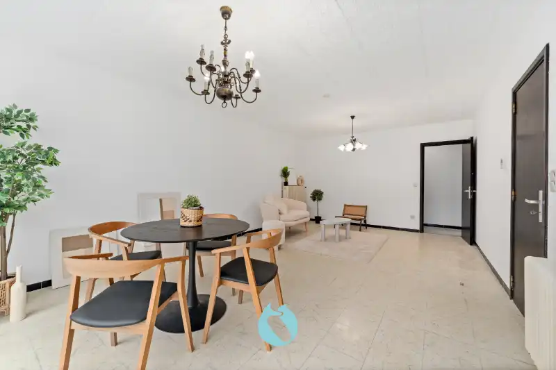 Hoofdfoto van de publicatie: Gelijkvloers appartement met tuin en garage