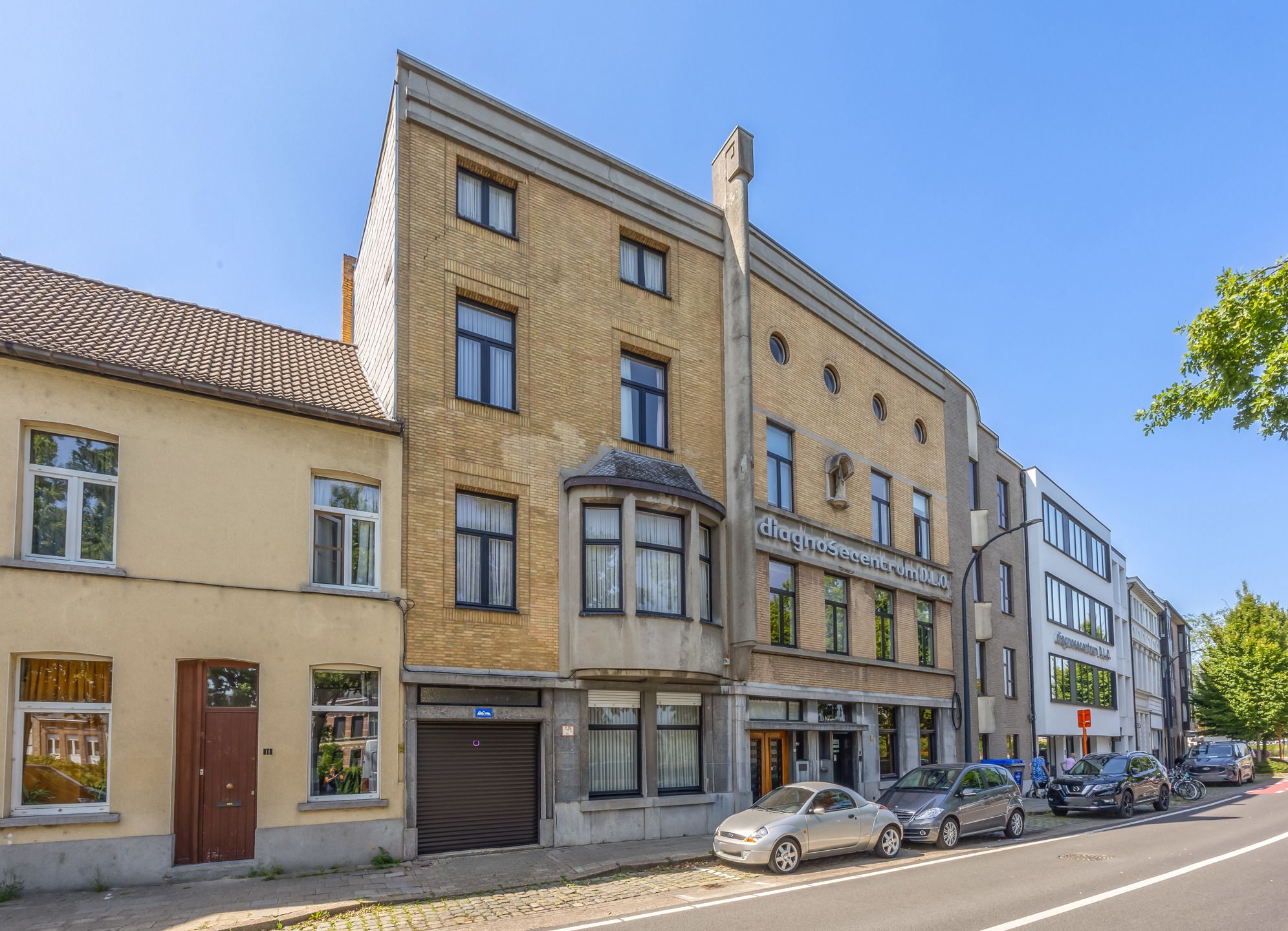 Karaktervolle woning met grote tuin en zwembad in hartje Lier foto {{pictureIndex}}