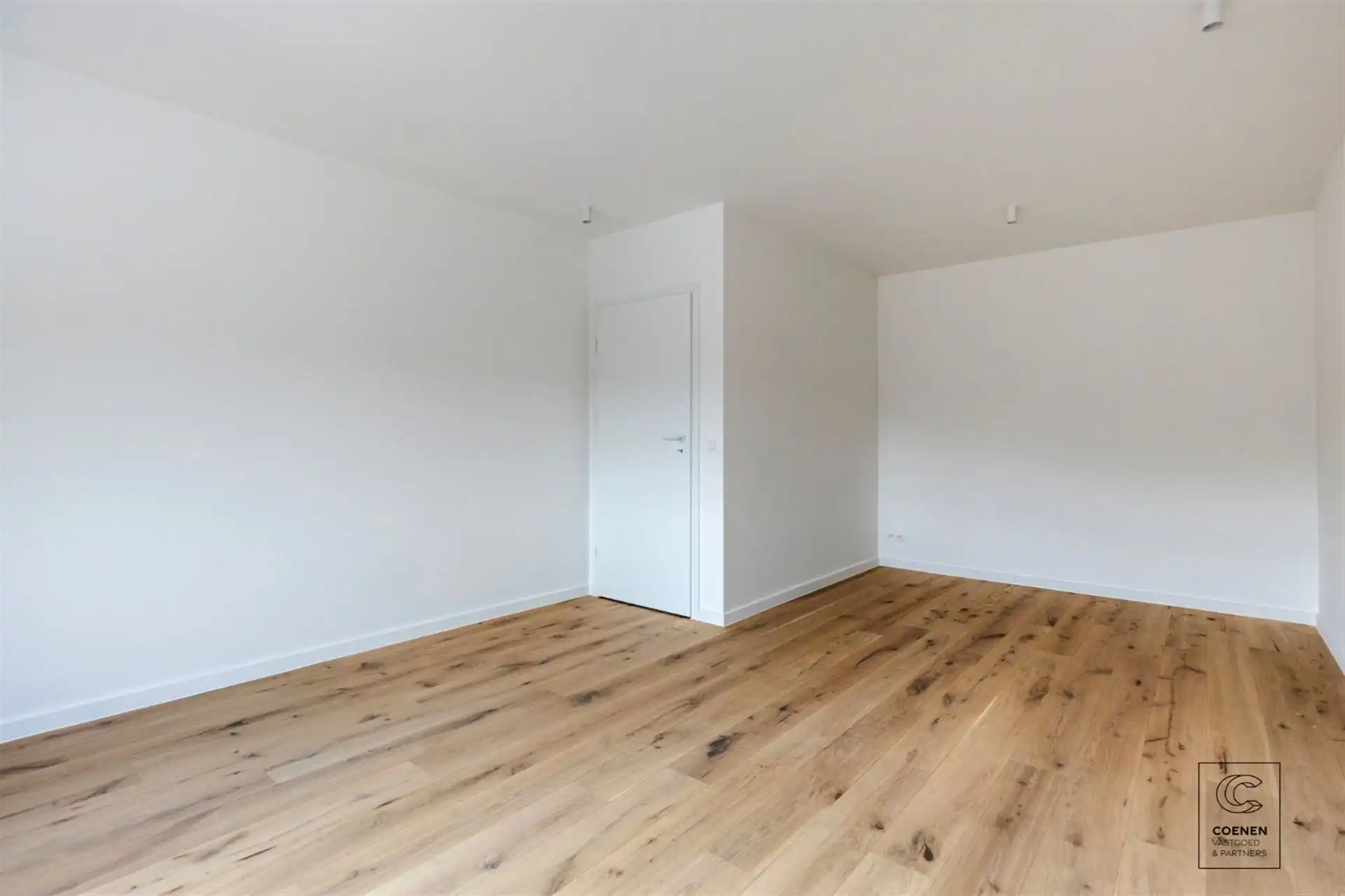 Prachtig gerenoveerde woning met 4 slpk's en riante tuin! foto 14