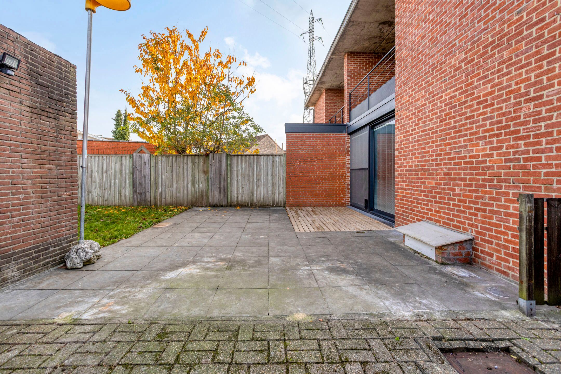 Halfopen bebouwing op uitstekende locatie foto 27