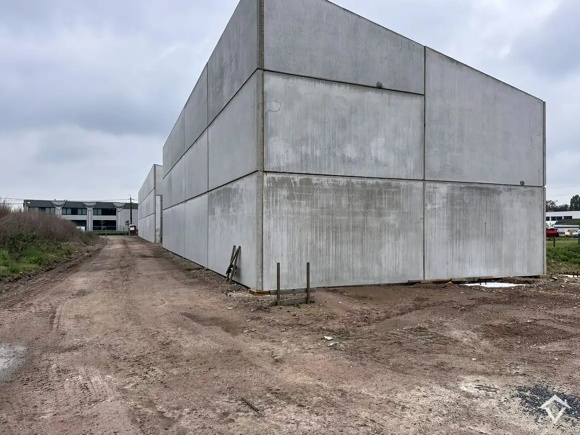 Loods NR A te koop – 180 m² KMO-zone Ardopoort te Roeselare foto 9