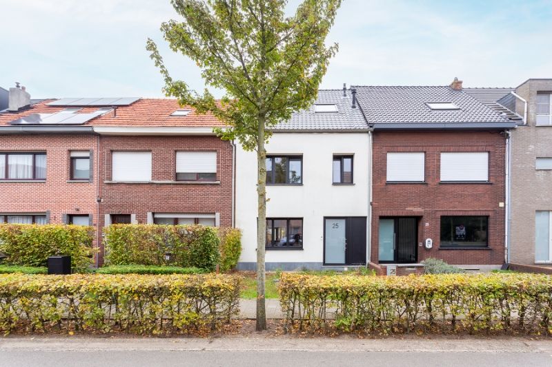 Ruime gezinswoning in rustige straat! foto {{pictureIndex}}