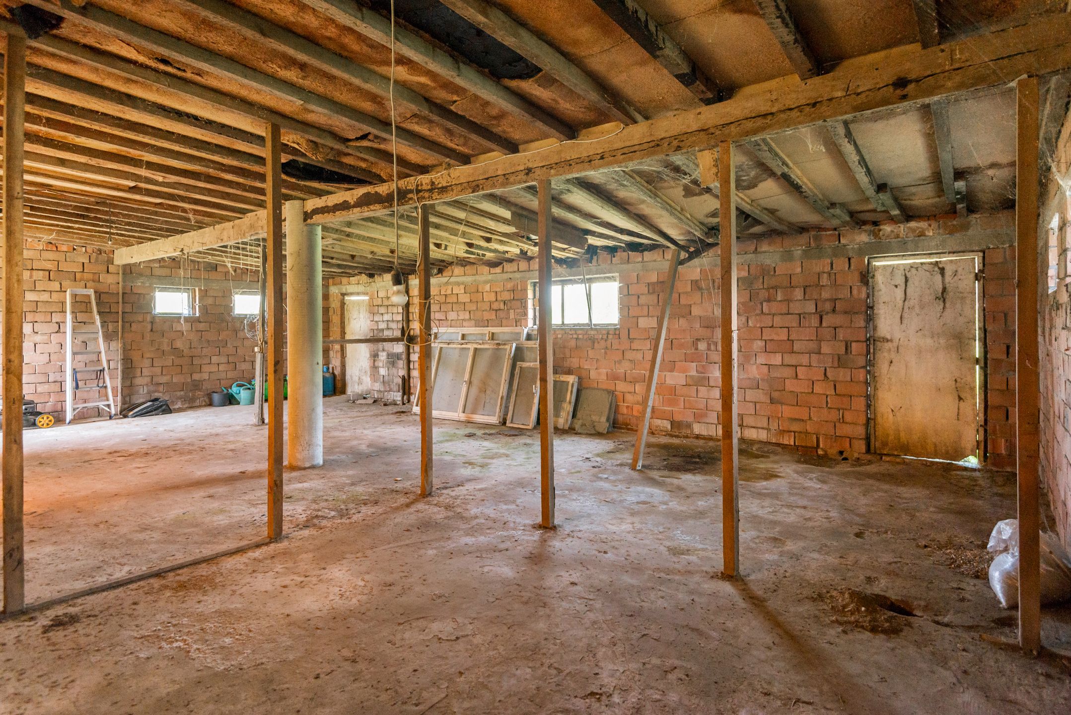 Te renoveren woning met schuur foto 13