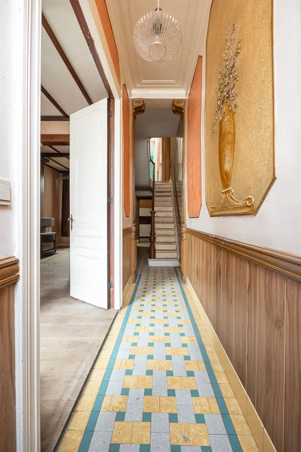 Te renoveren woning met authentieke elementen foto 10