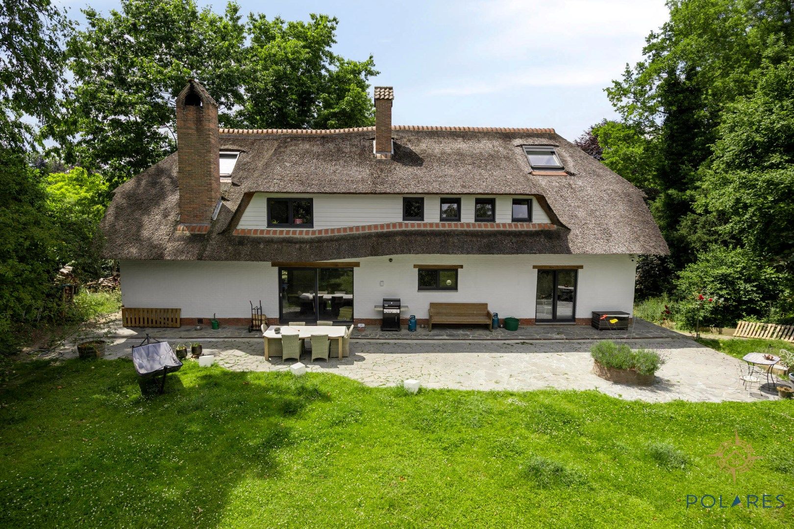 Exclusieve villa in een oase van rust – Luxe, ruimte en energiezuinigheid verenigd foto {{pictureIndex}}