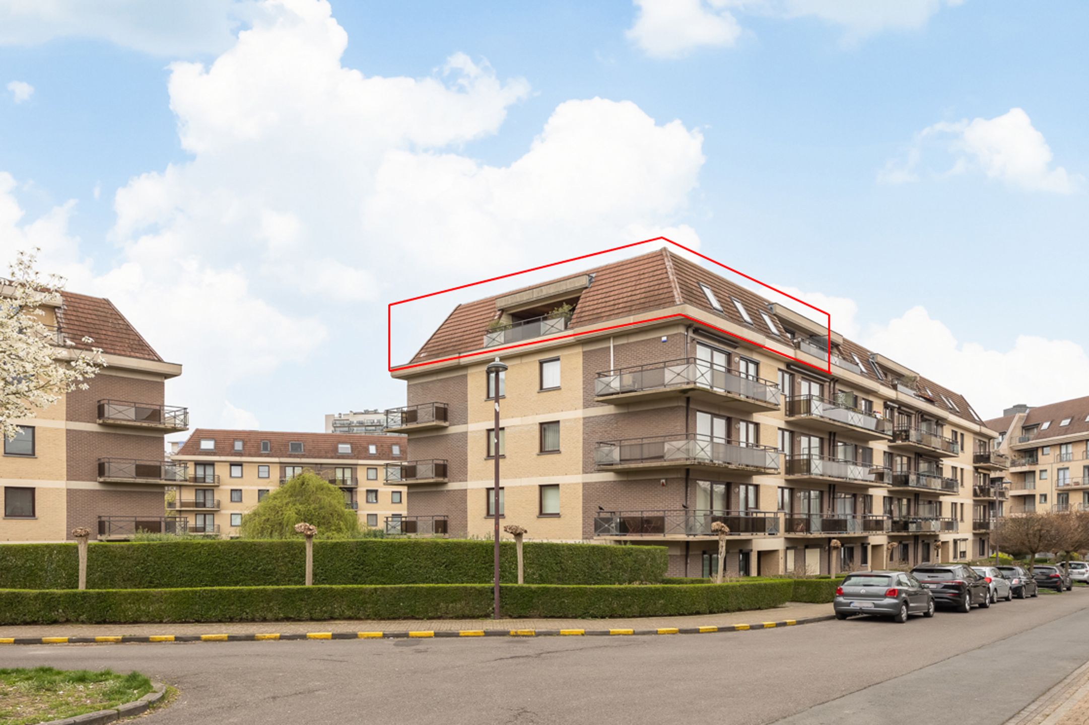 Instapklare penthouse met 3 slaapkamers en zonrijk terras foto {{pictureIndex}}