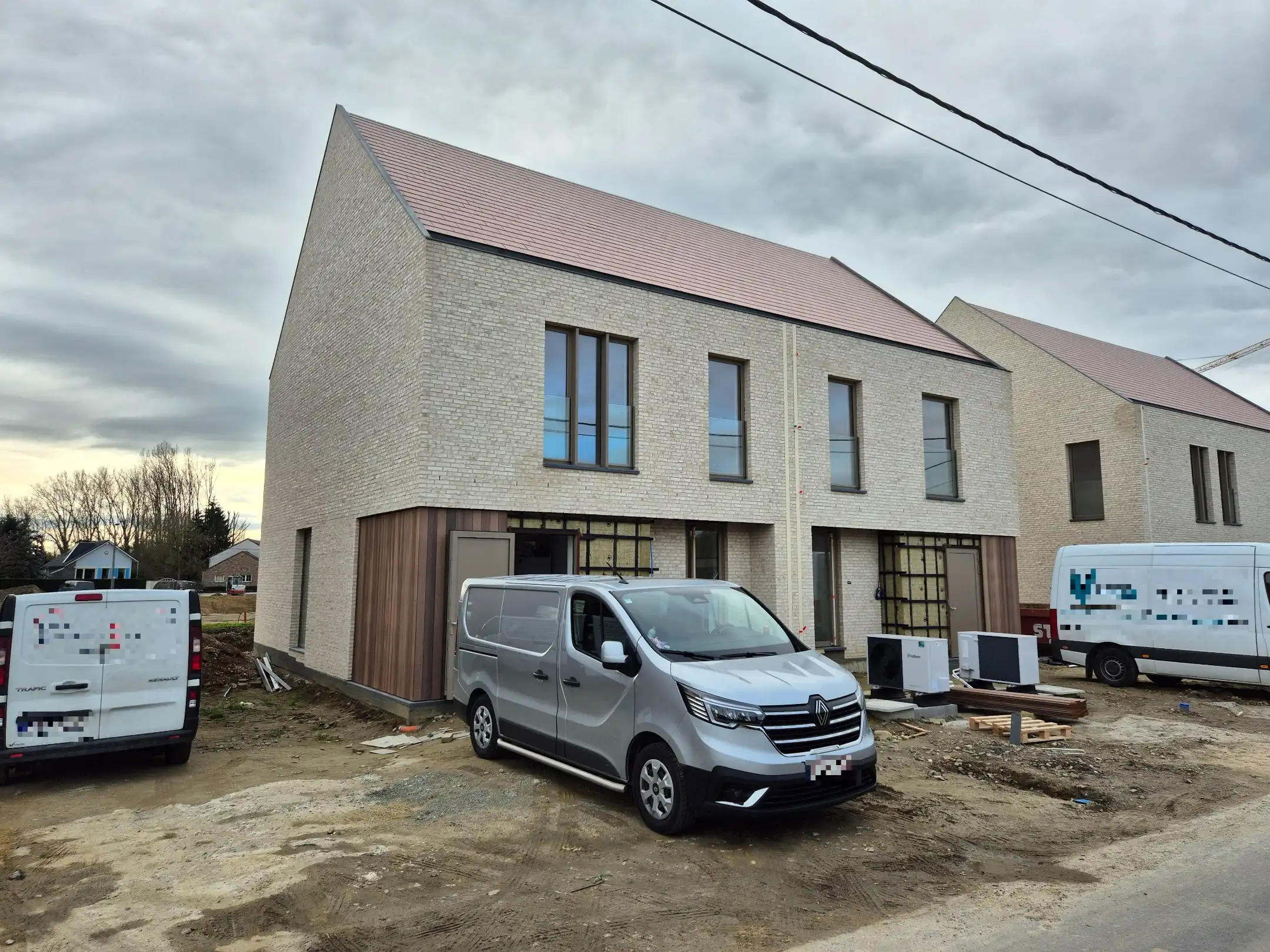 Nieuwbouwwoning met 3 slaapkamers en tuin foto {{pictureIndex}}