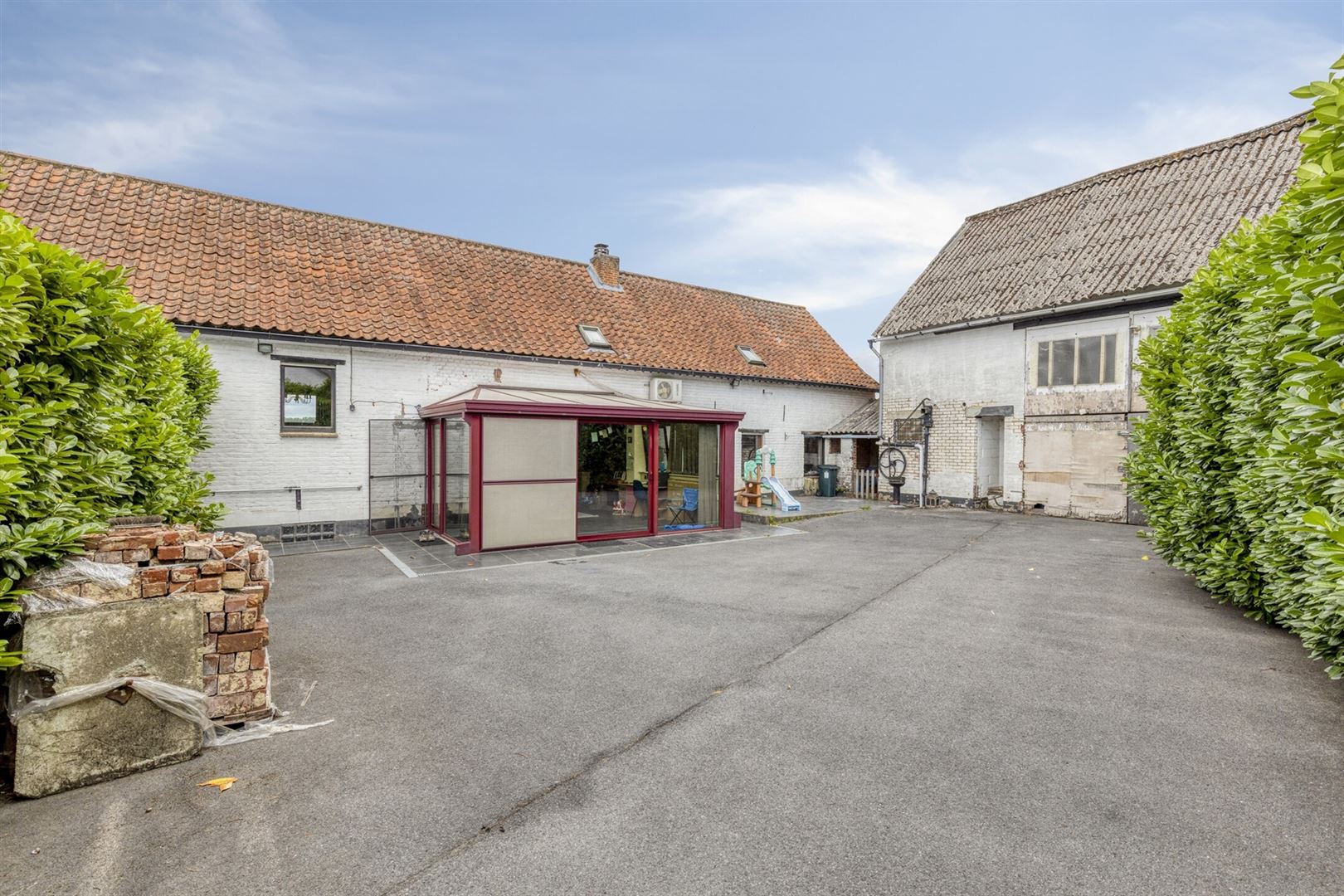 Hoeve + bijgebouw foto 2