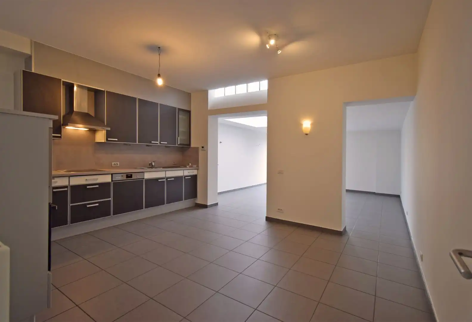 VOLLEDIG GERENOVEREERDE WONING foto 3