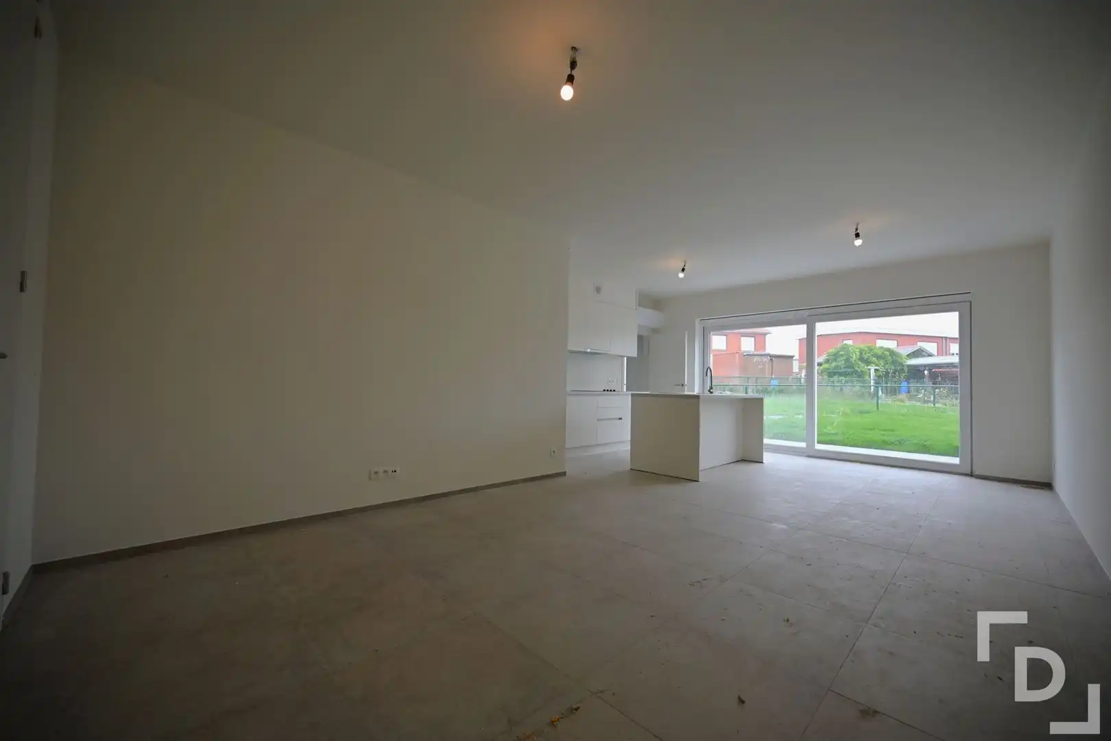 Afgewerkte nieuwbouwwoning in hartje Proven. foto 3