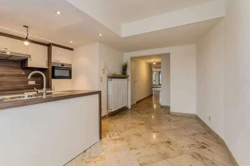 Genoveerd appartement met drie slaapkamers en groot terras foto 6