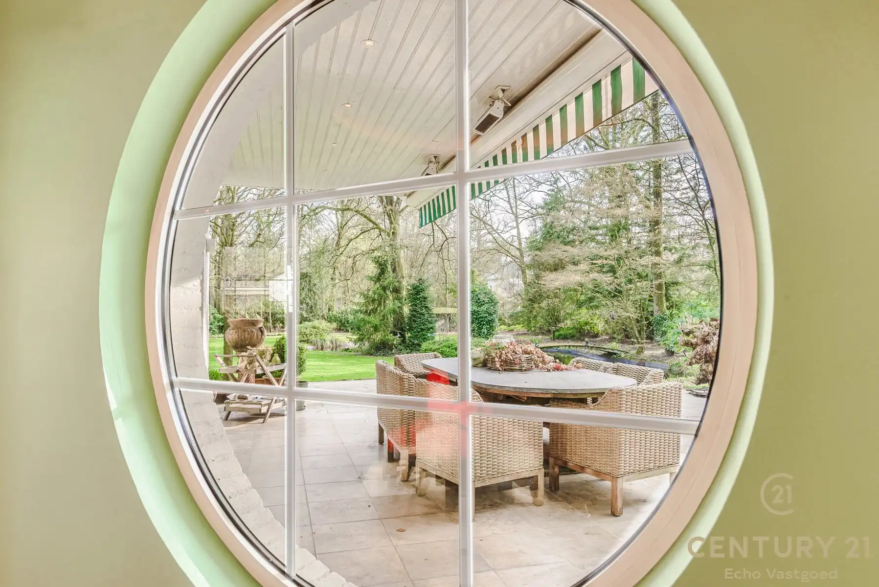 Karaktervol landhuis met prachtige tuin op ca 2202m² foto 12