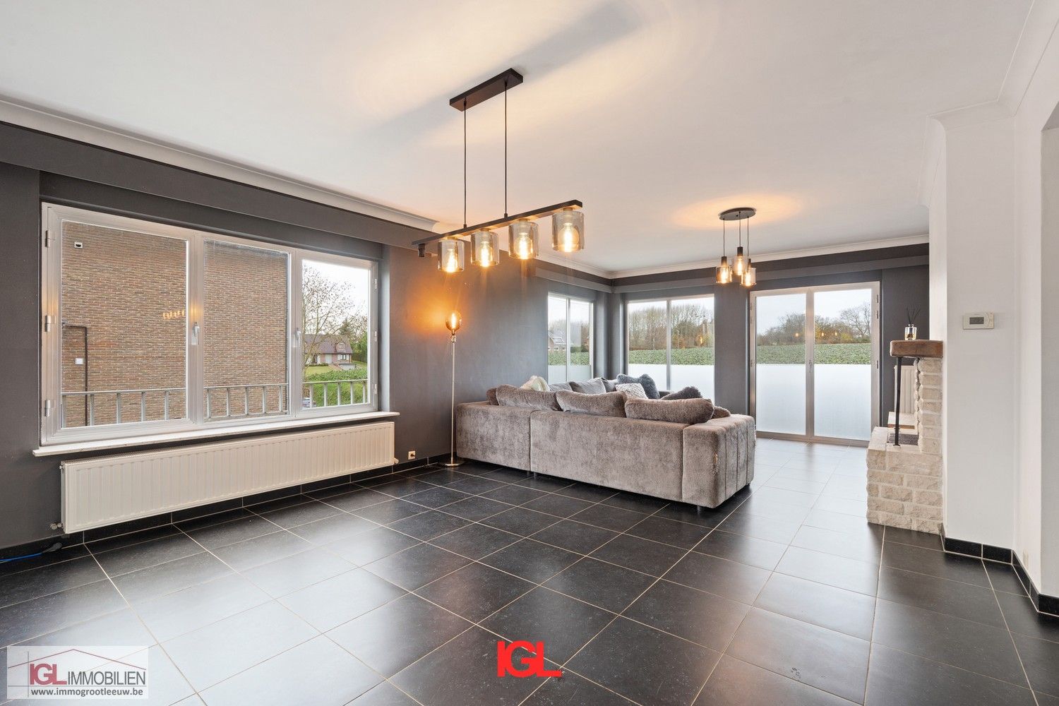 Ruim en licht appartement met 3 slaapkamers, groot terras en garage nabij centrum Sint-Pieters-Leeuw foto 2