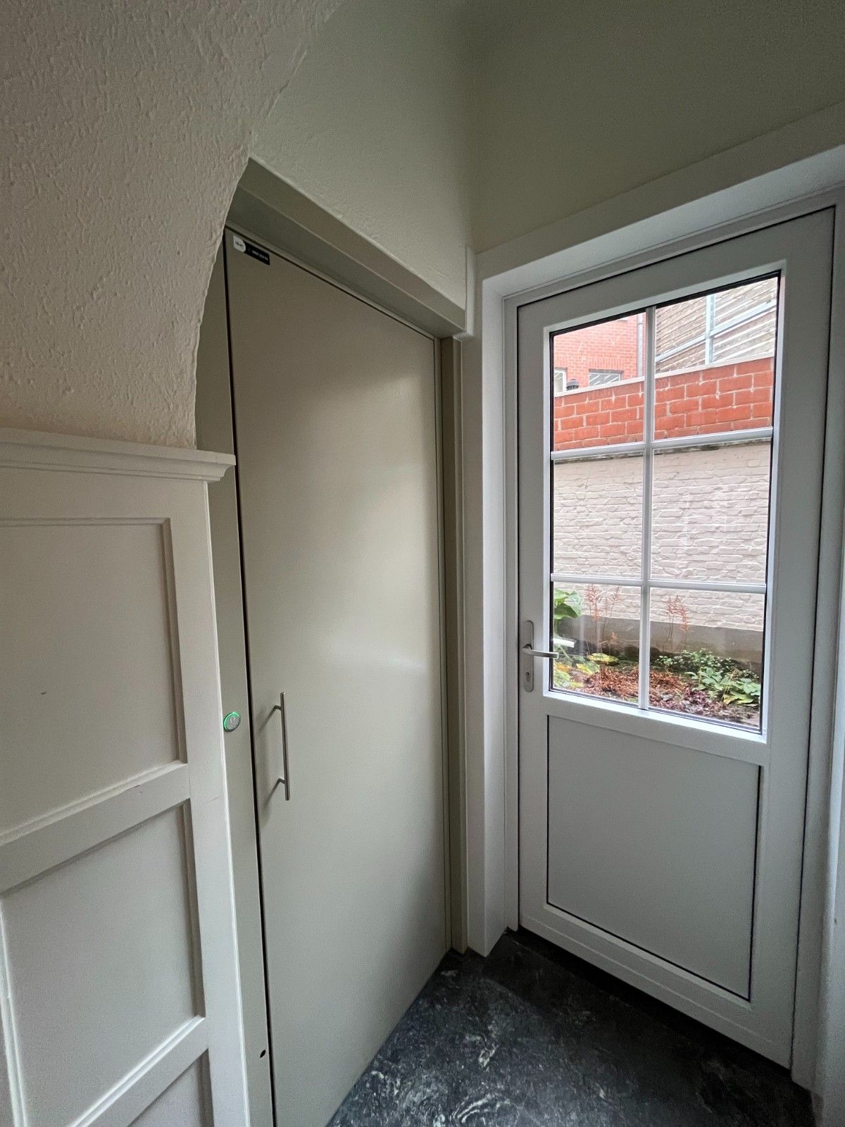 INSTAPKLAAR APPARTEMENT TE KOOP - CENTRUM KORTRIJK foto 4