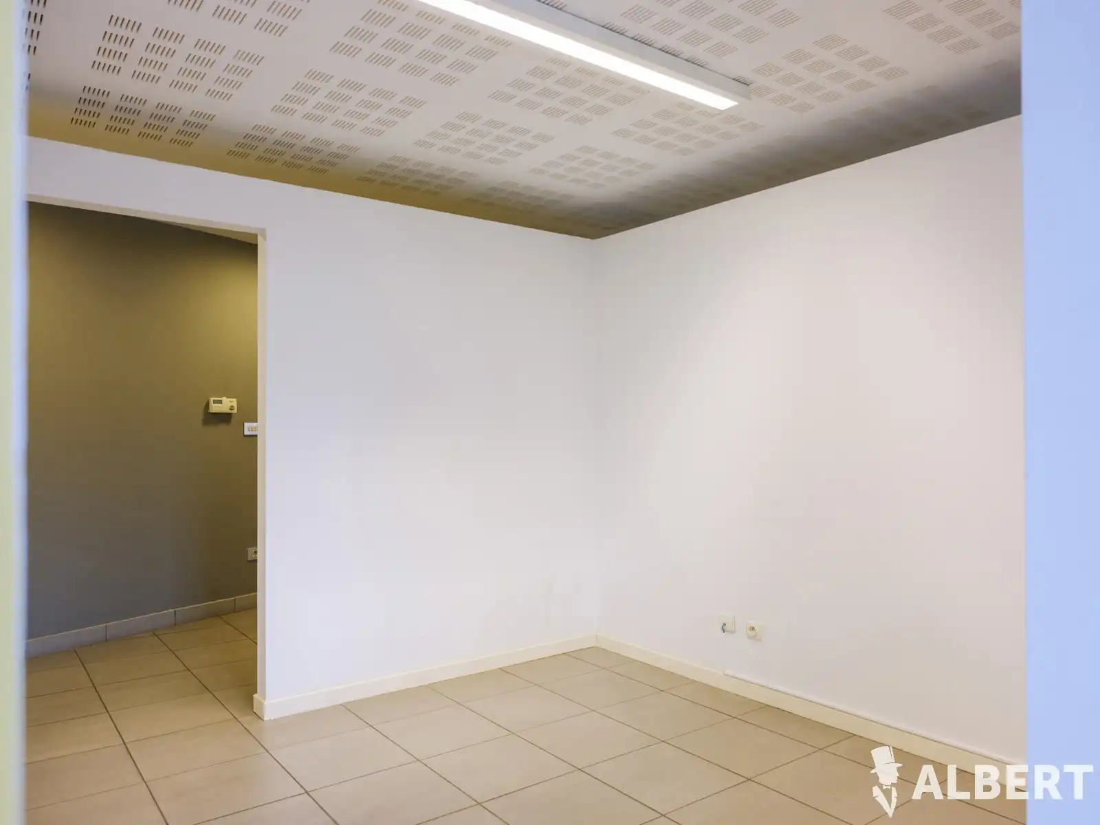 Modern handelspand op zichtlocatie te centrum Tielt foto 8