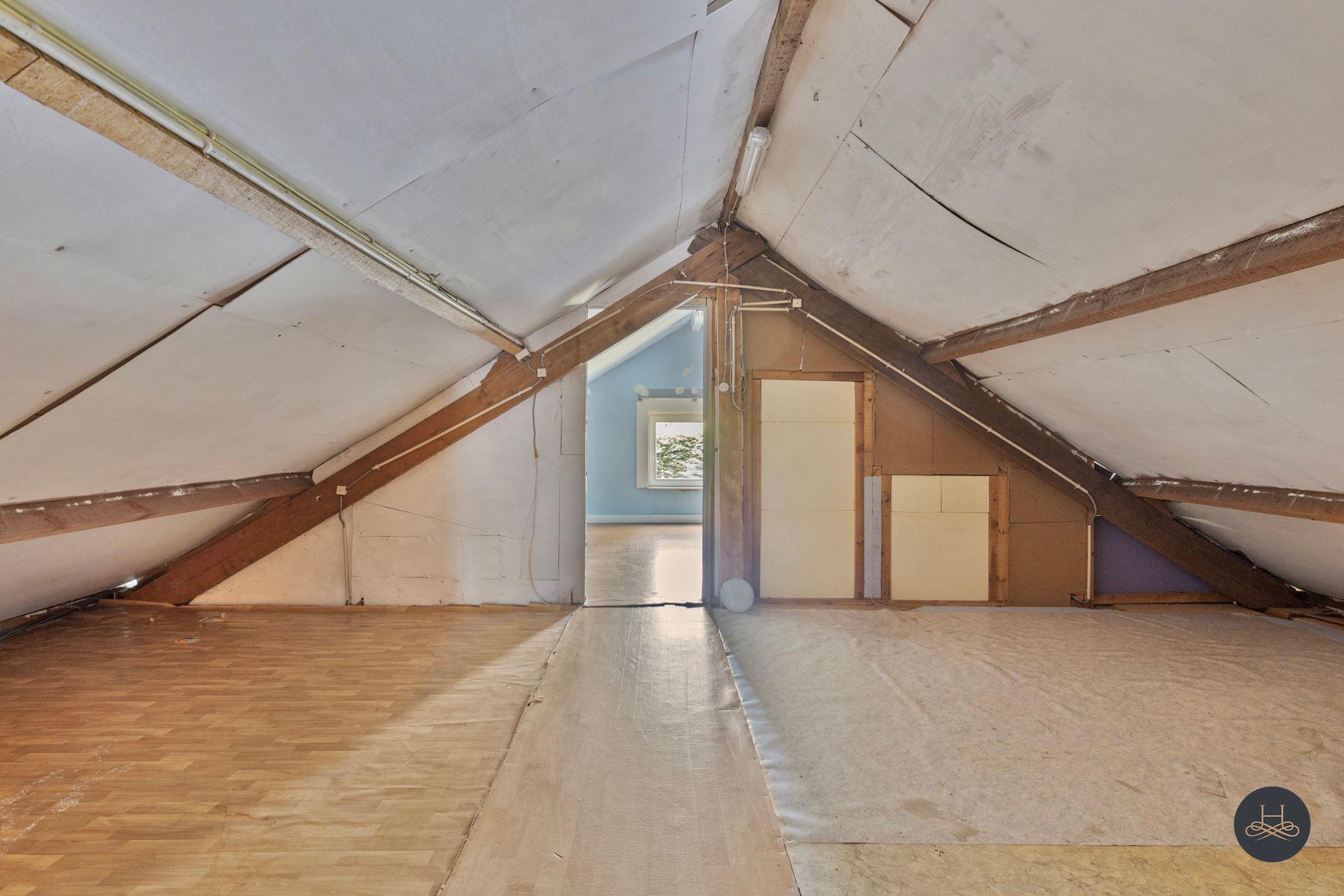 In het groen gelegen openstaande en te renoveren woning  foto 17