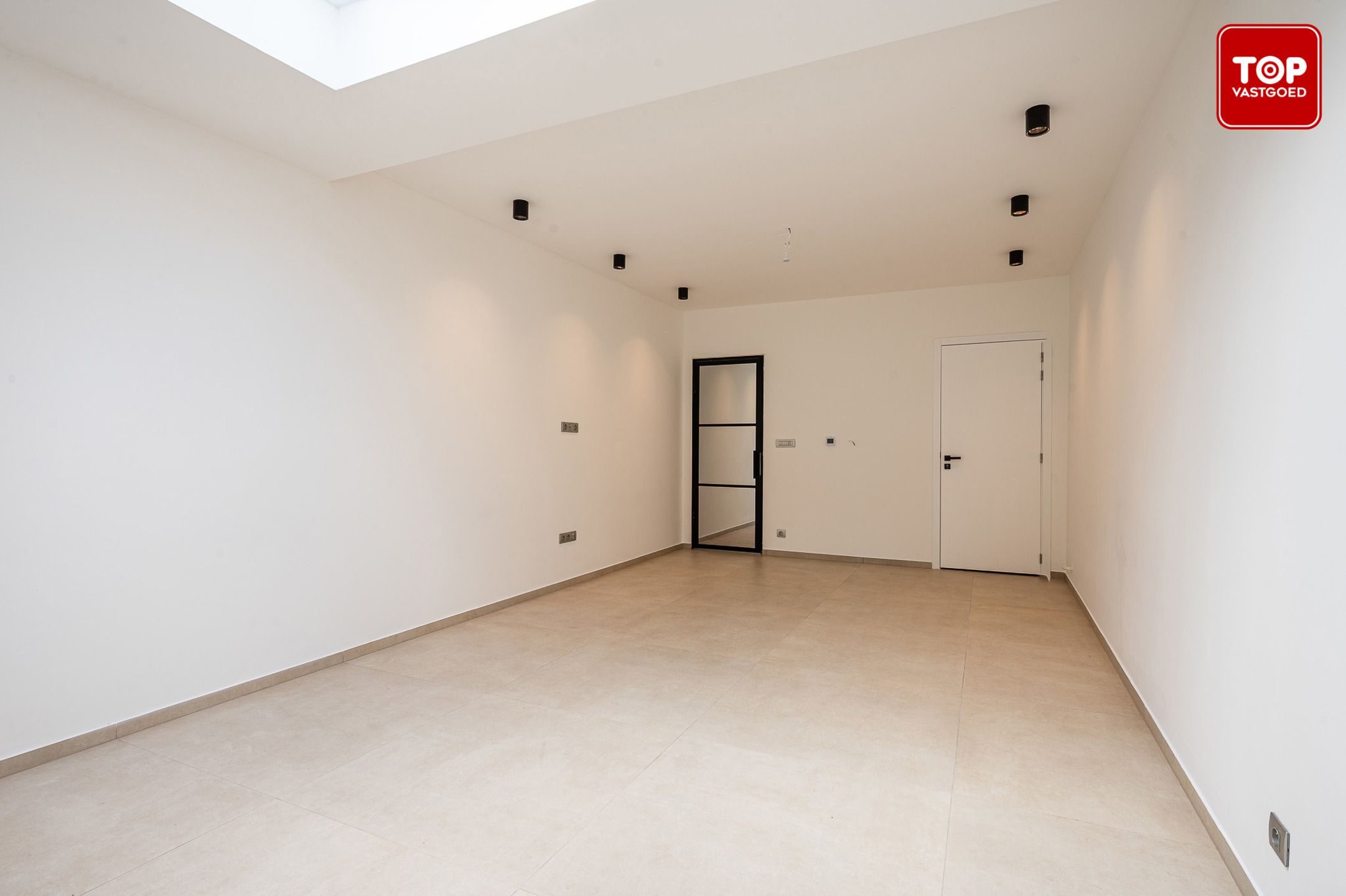 Stijlvol gerenoveerde gezinswoning met 4 slaapkamers en gezellige tuin foto 10