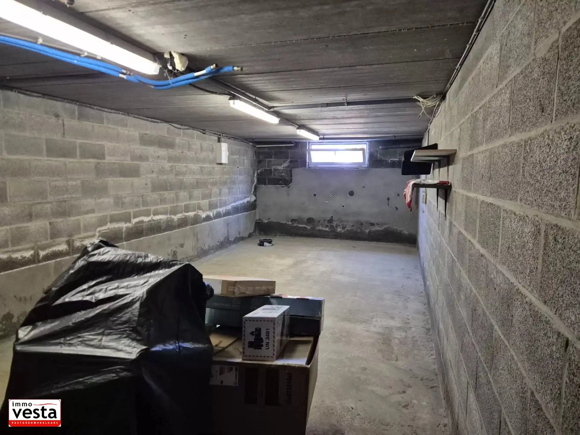 Degelijk handelspand op een goede ligging foto 8