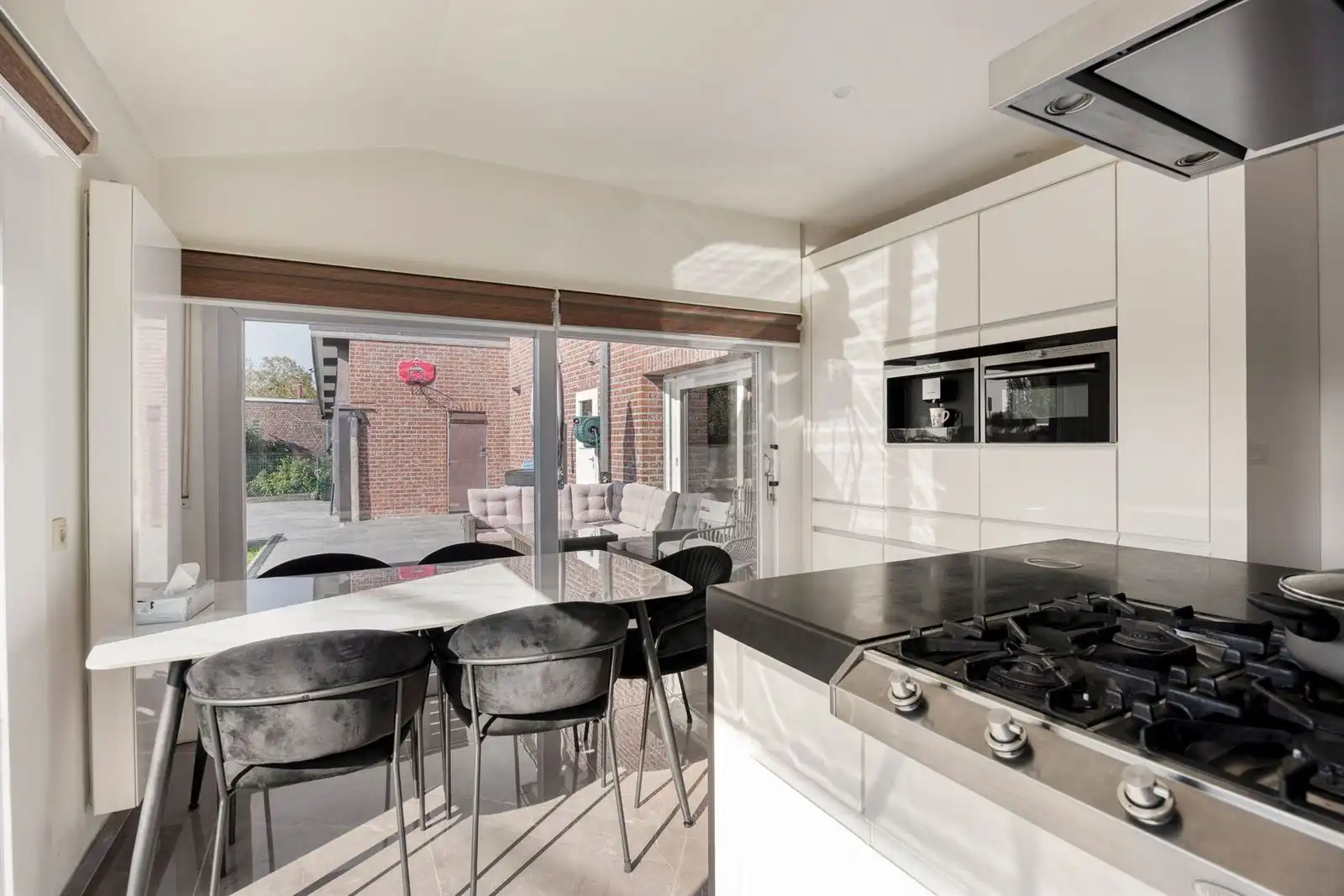 Zeer ruime woning met mogelijkheden privé/beroep foto 9