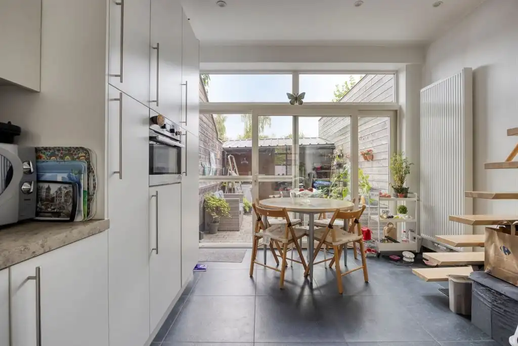 Prachtig gerenoveerde gezinswoning op een toplocatie foto 8