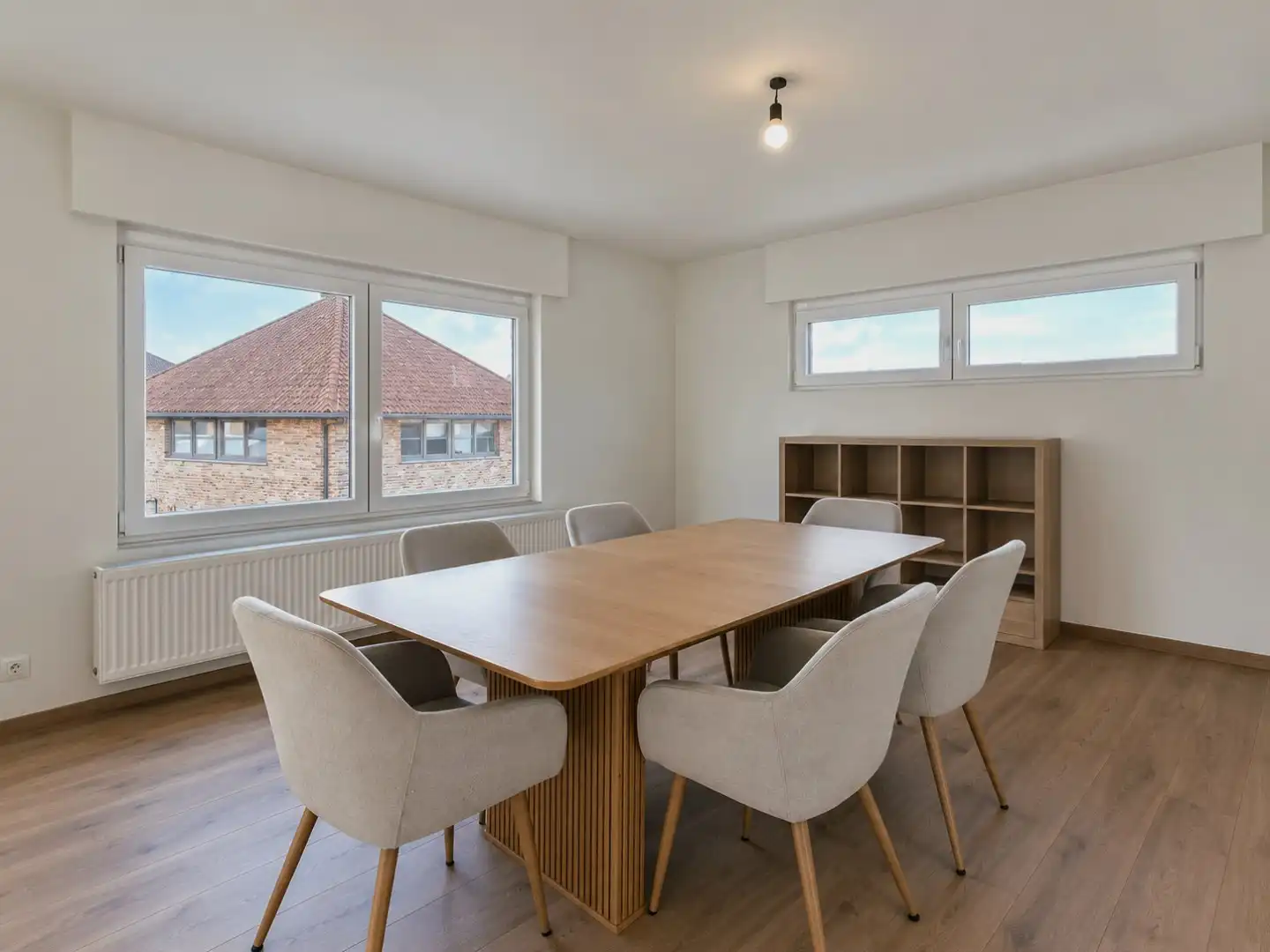 VOLLEDIG GERENOVEERD EN ENERGIEZUINIG APPARTEMENT MET TERRAS EN AUTOSTAANPLAATS! foto 3