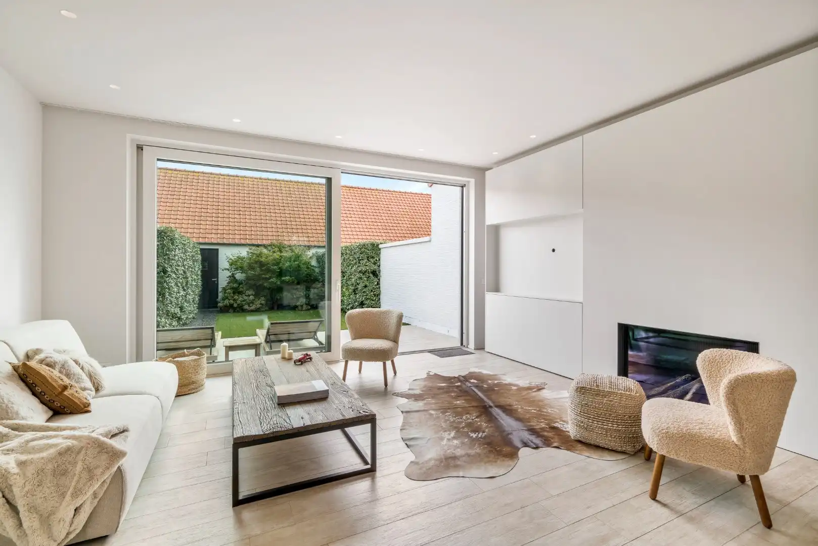 Duinenwater - zonnige en ruime woning met 5 slk's en dubbele garage!  foto 2